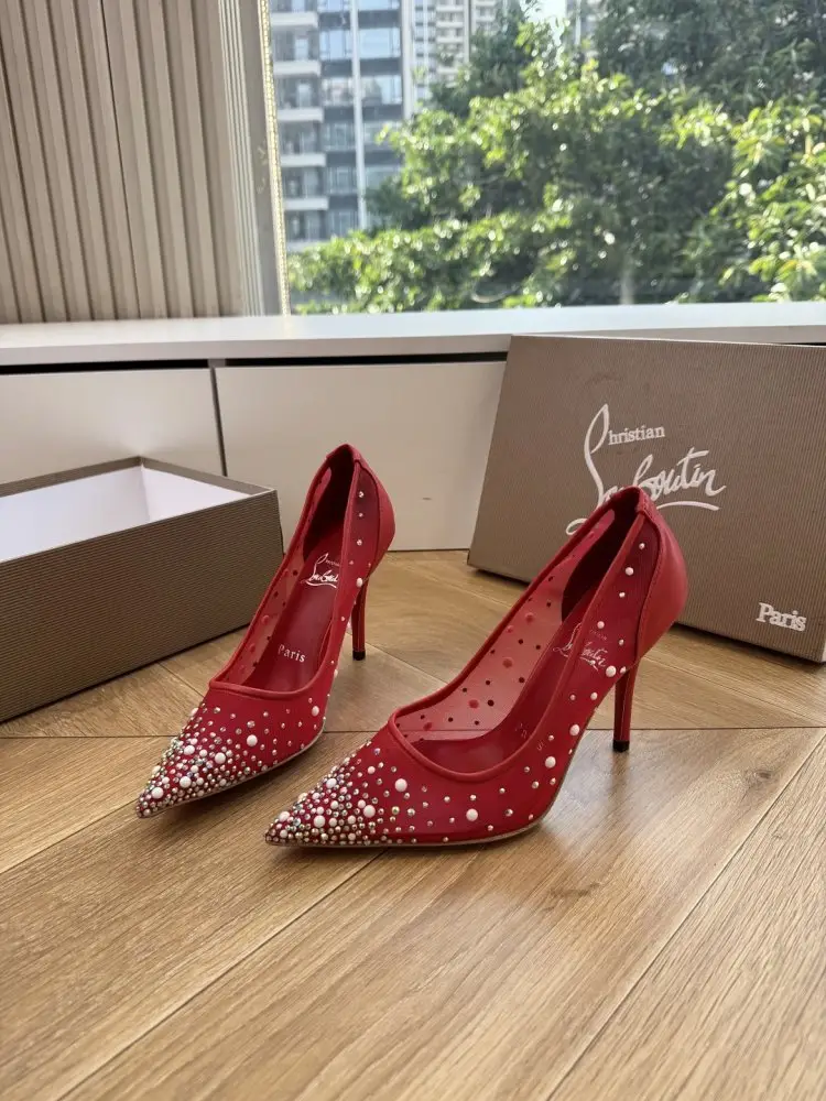 Christian Louboutin — Туфли женские