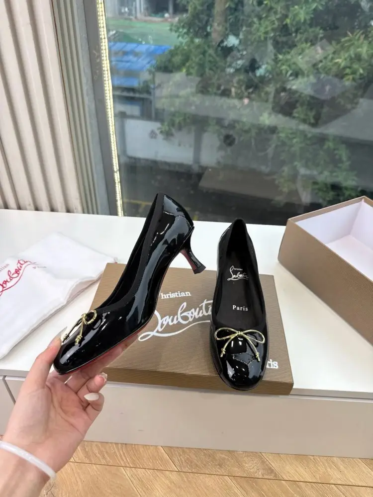 Christian Louboutin — Туфлі жіночі