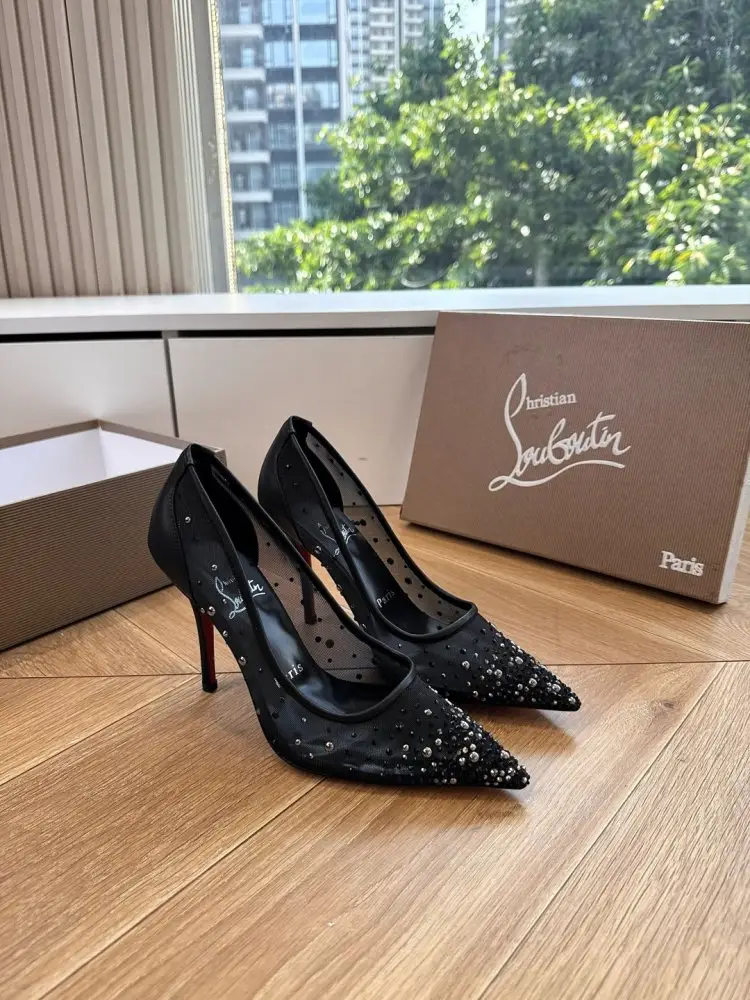 Christian Louboutin Туфли женские — Фото 5