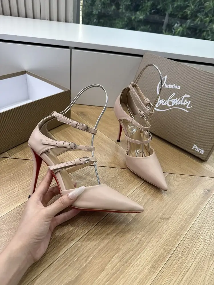 Christian Louboutin Shoes women's — Photo 5