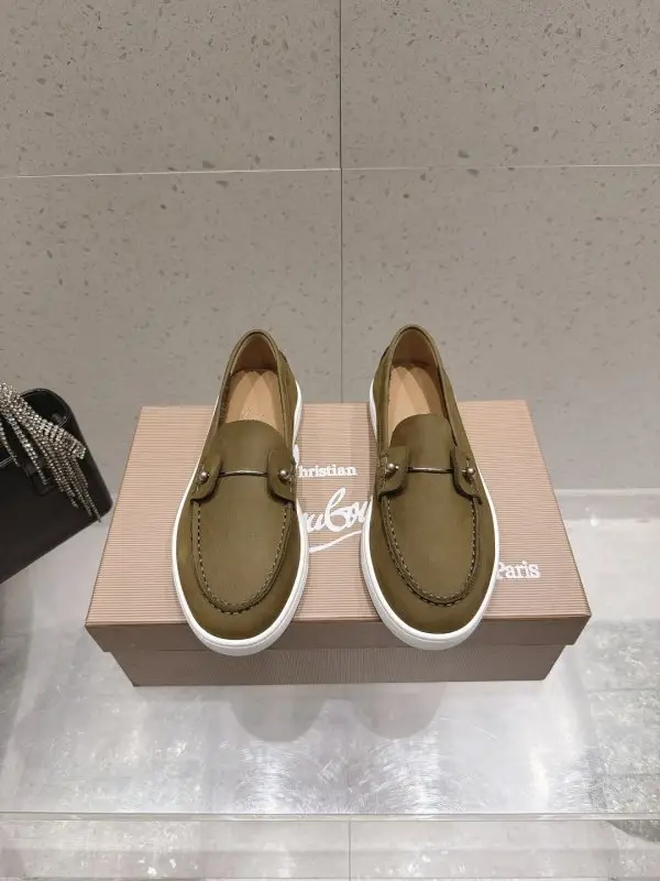 Christian Louboutin — Замшеві лоферы жіночі
