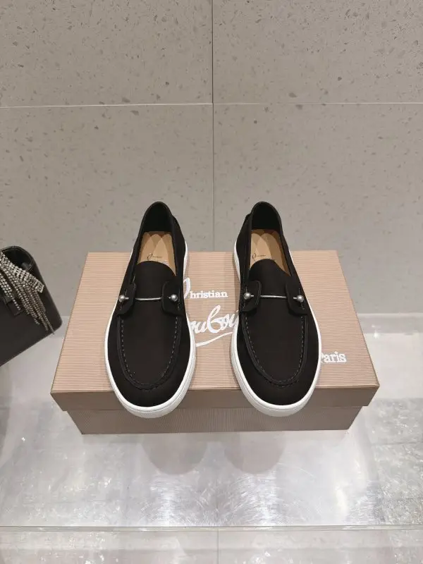 Christian Louboutin — Замшеві лоферы жіночі