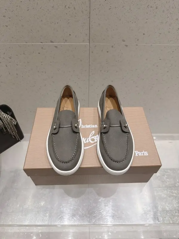 Christian Louboutin — Замшеві лоферы жіночі