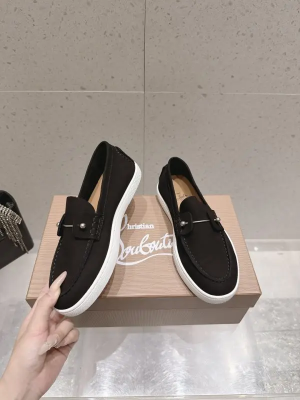Christian Louboutin Замшеві лоферы жіночі — Фото 3