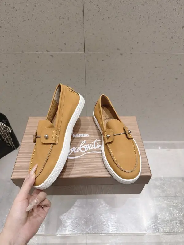 Christian Louboutin Замшевые лоферы женские — Фото 3