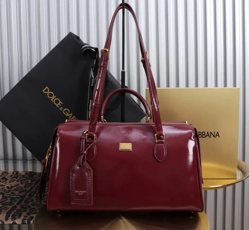 Dolce & Gabbana — Сумка Vittoria Medium Calfskin 30 см