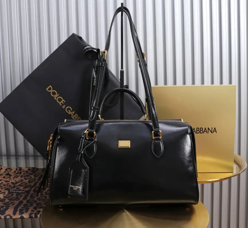 Dolce & Gabbana — Сумка Vittoria Medium Calfskin 30 см