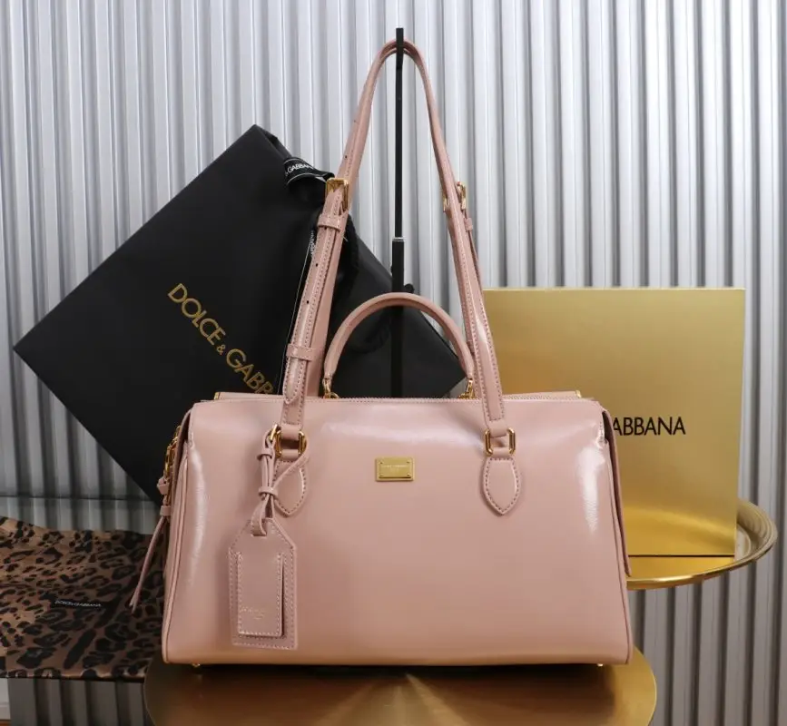 Dolce & Gabbana — Сумка Vittoria Medium Calfskin 30 см