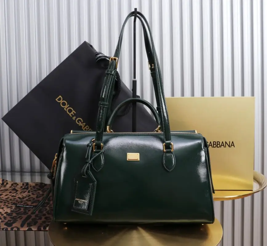 Dolce & Gabbana — Сумка Vittoria Medium Calfskin 30 см