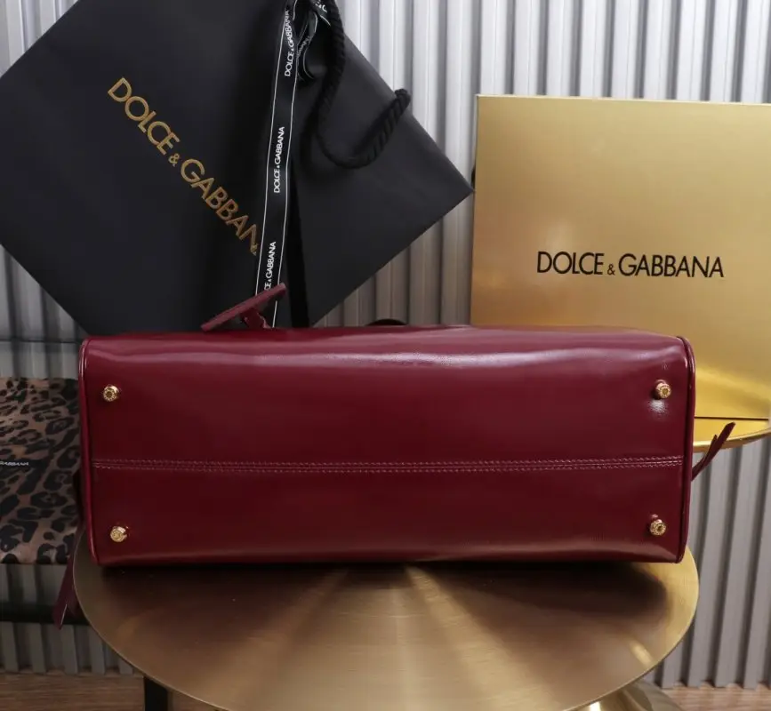 Dolce & Gabbana Сумка Vittoria Medium Calfskin 30 см — Фото 4