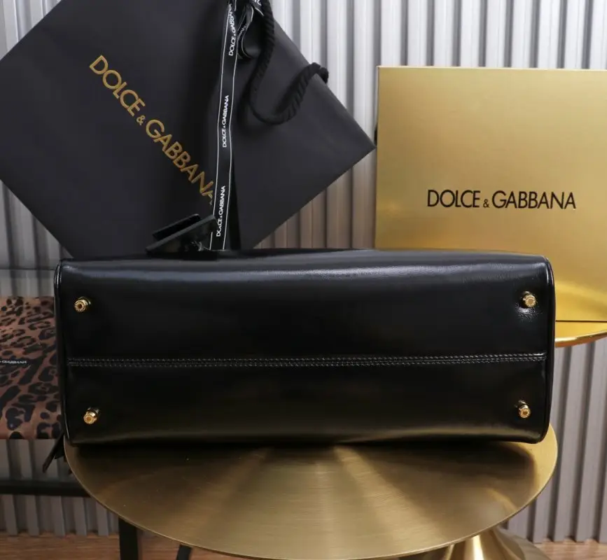 Dolce & Gabbana Сумка Vittoria Medium Calfskin 30 см — Фото 4