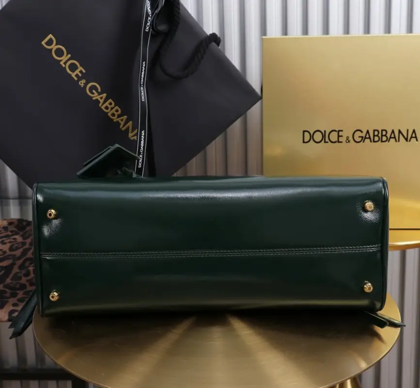 Dolce & Gabbana Сумка Vittoria Medium Calfskin 30 см — Фото 4
