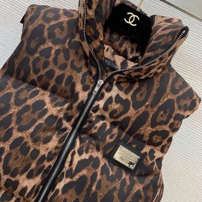 Dolce & Gabbana Жилетка на пуху жіноча — Фото 3