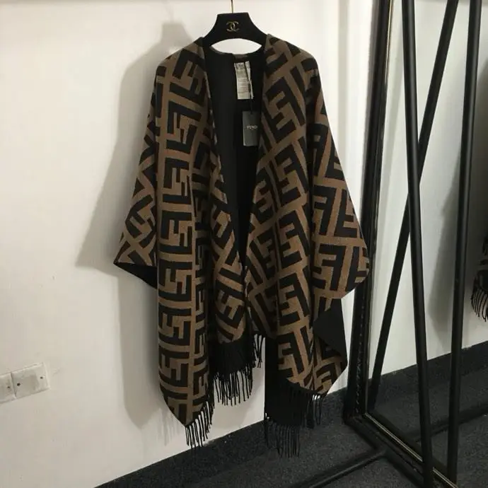 Fendi — Bilateral knitted cardigan-cape