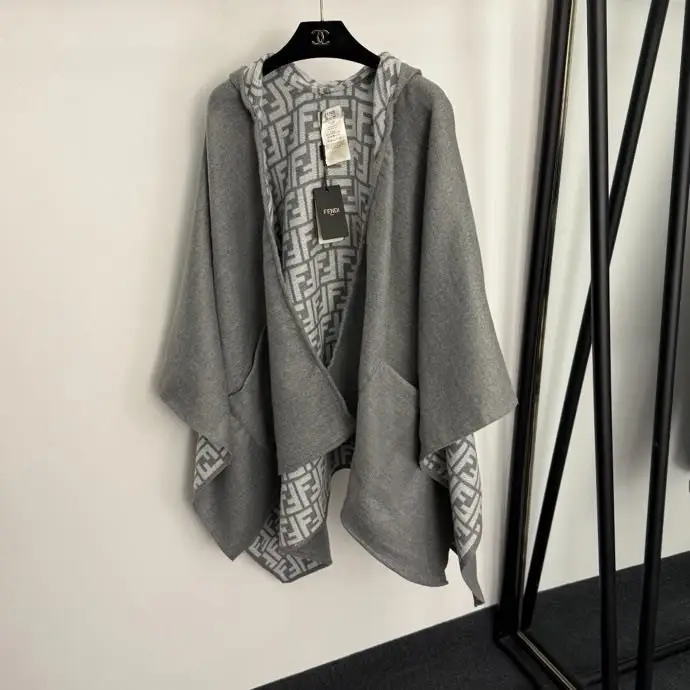 Fendi — Двосторонній в'язаний кардиган-накидка