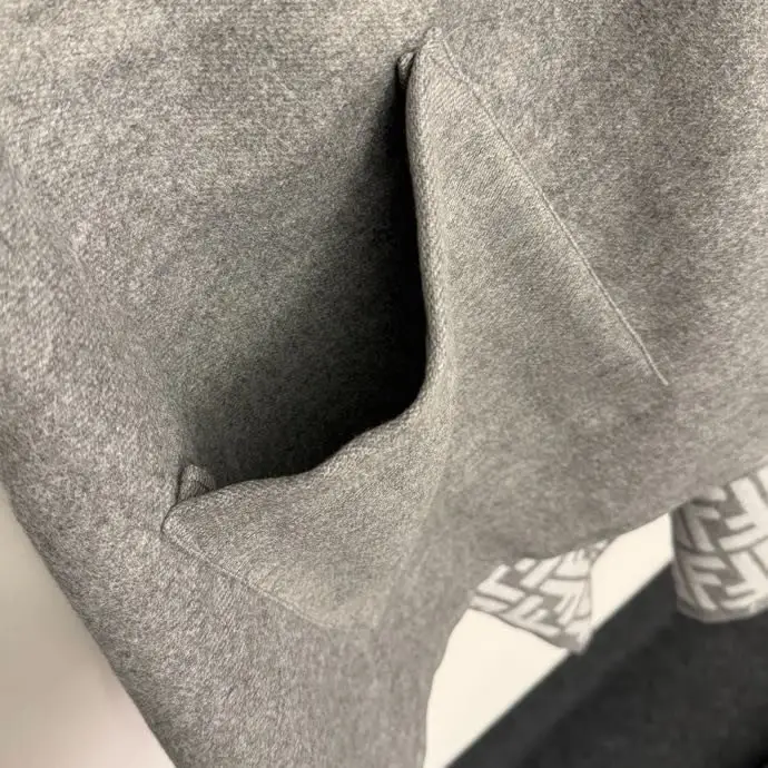 Fendi Bilateral knitted cardigan-cape — Photo 2