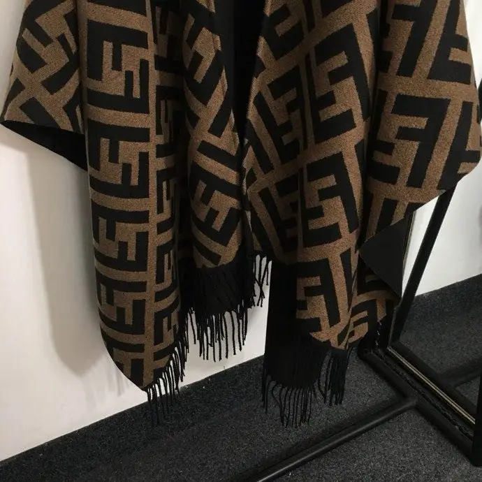 Fendi Bilateral knitted cardigan-cape — Photo 3