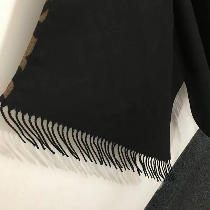 Fendi Bilateral knitted cardigan-cape — Photo 5