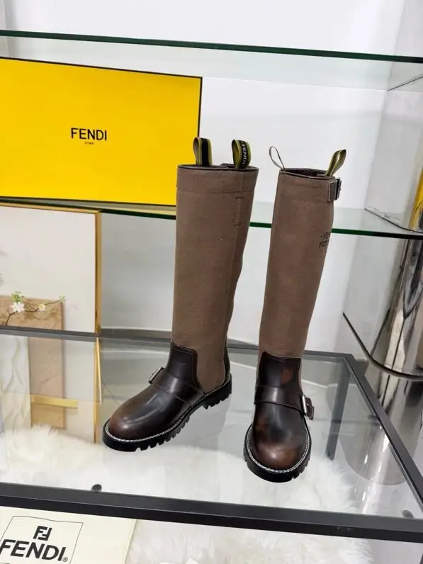 Fendi Сапоги женские — Фото 2