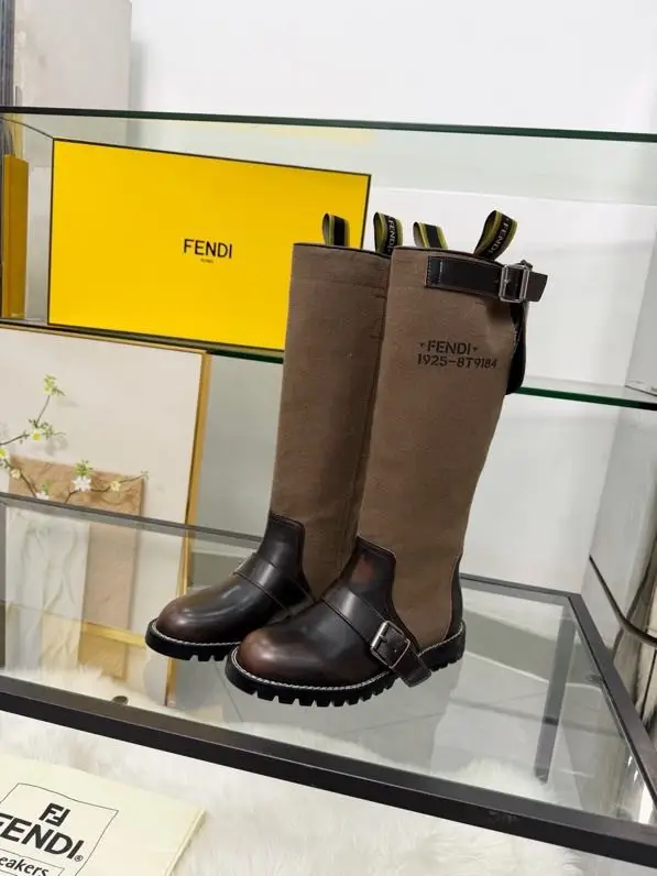 Fendi Сапоги женские — Фото 3