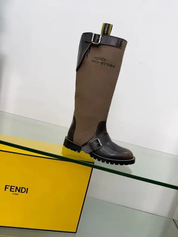 Fendi Сапоги женские — Фото 4