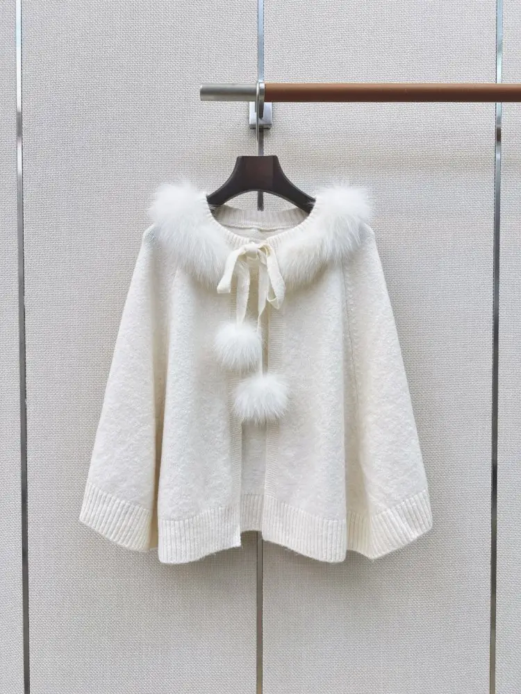 Fendi — Пальто-накидка с воротником из лисьего меха