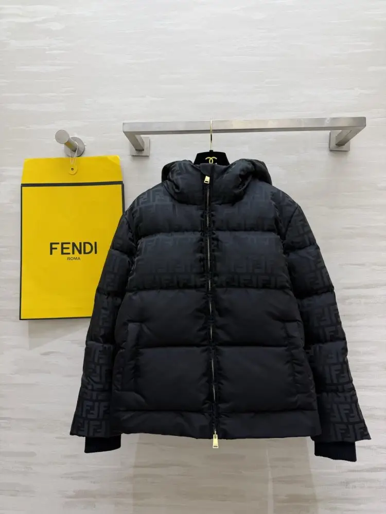 Fendi Пухова куртка з капюшоном — Фото 1