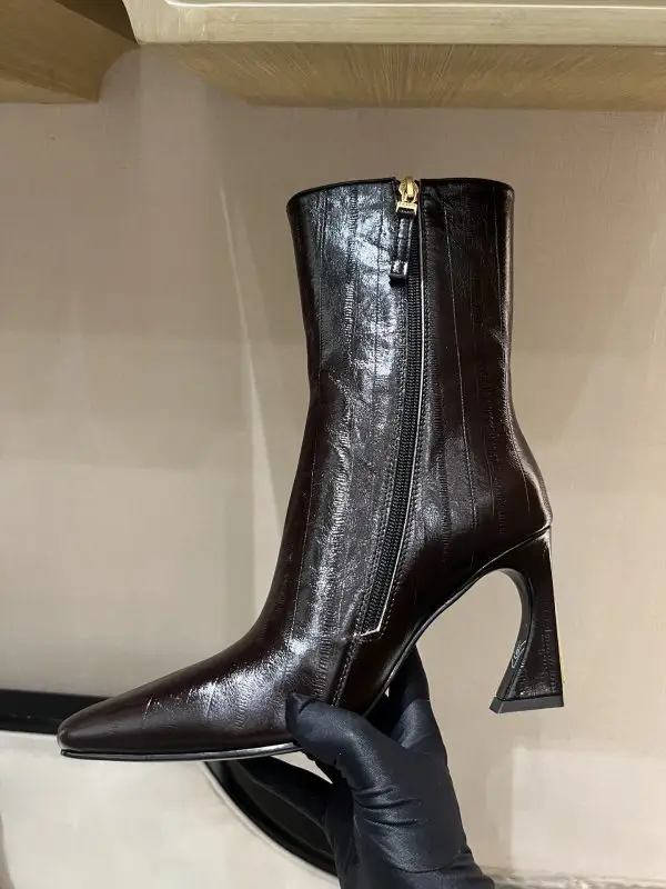 Fendi — Шкіряні жіночі ботильйони Fendi Arco