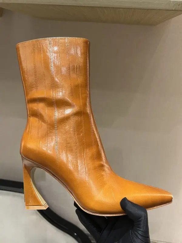 Fendi — Шкіряні жіночі ботильйони Fendi Arco