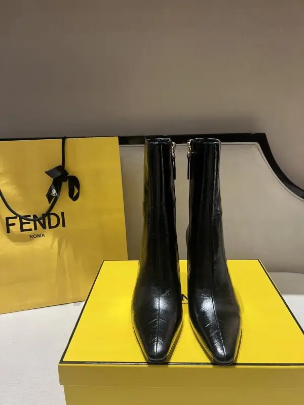 Fendi Leather women's Ankle boots Fendi Arco — Photo 2