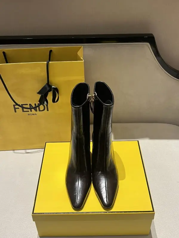 Fendi Leather women's Ankle boots Fendi Arco — Photo 2