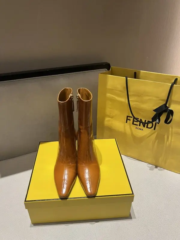Fendi Leather women's Ankle boots Fendi Arco — Photo 2