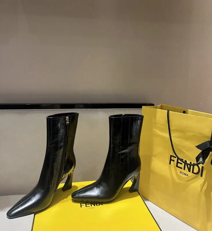 Fendi Leather women's Ankle boots Fendi Arco — Photo 3