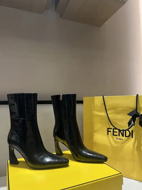 Fendi Leather women's Ankle boots Fendi Arco — Photo 4