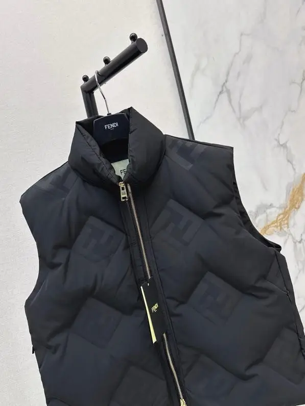 Fendi Жилетка на пуху жіноча — Фото 3