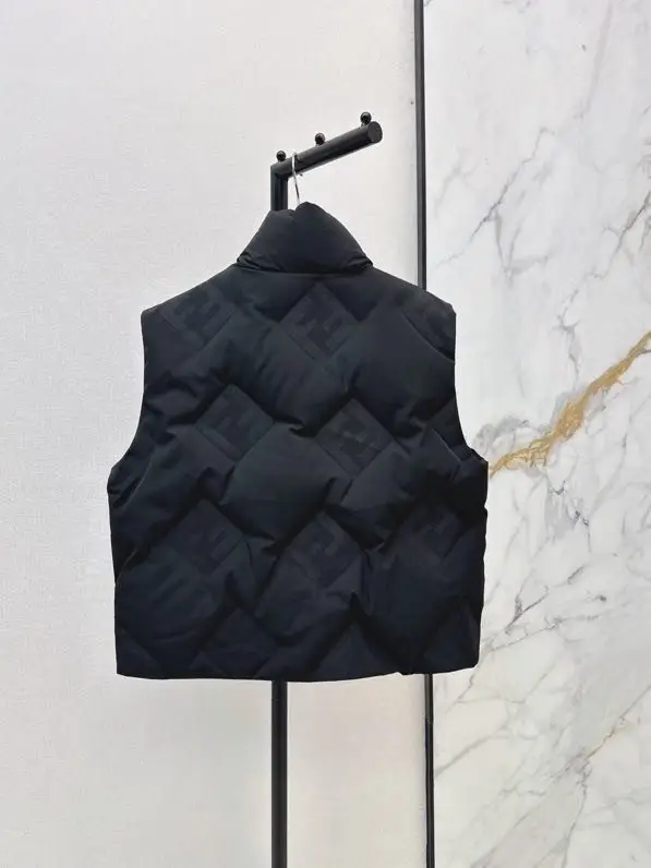 Fendi Жилетка на пуху жіноча — Фото 4
