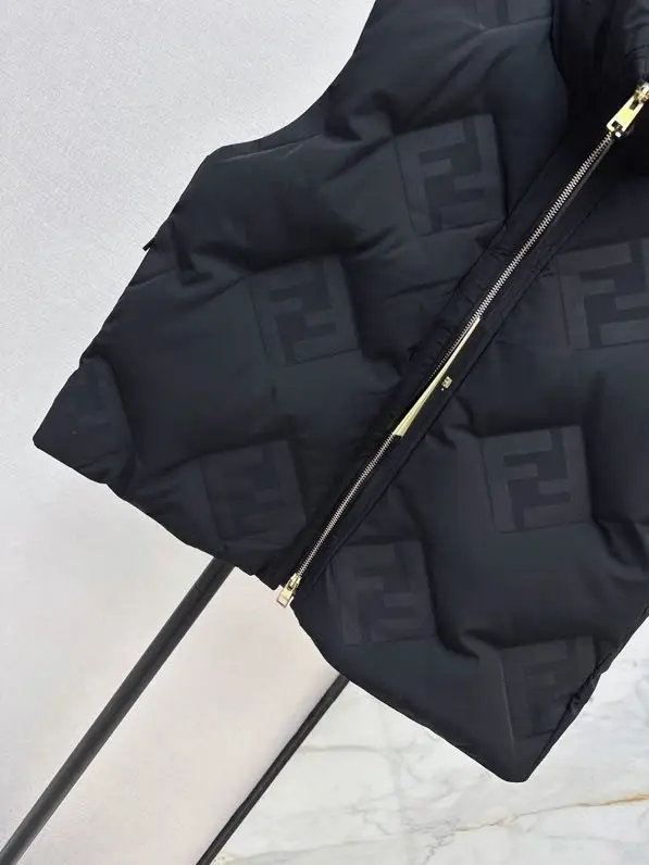 Fendi Жилетка на пуху жіноча — Фото 5