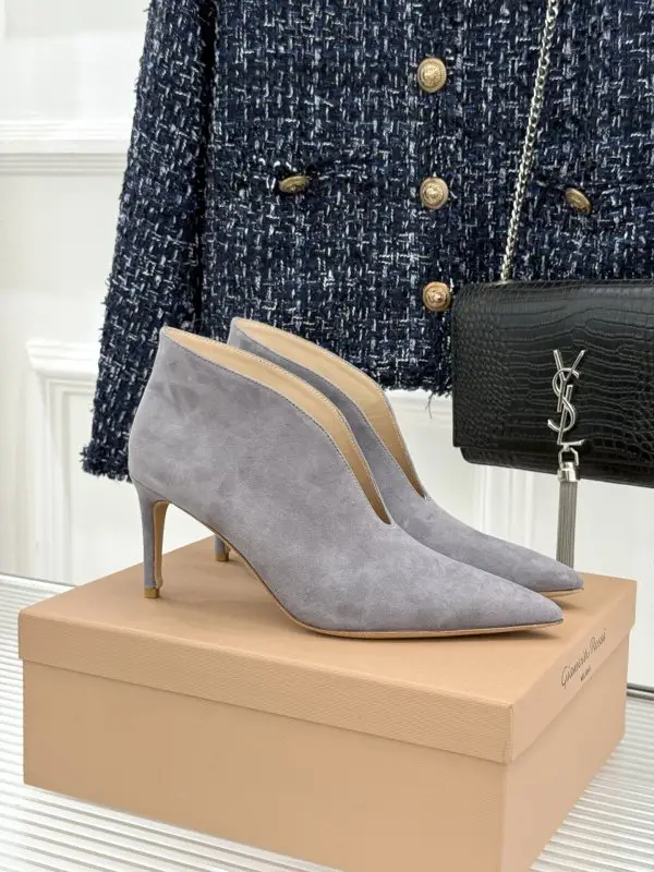 Gianvito Rossi — Ankle boots on high heel from sharp the toe