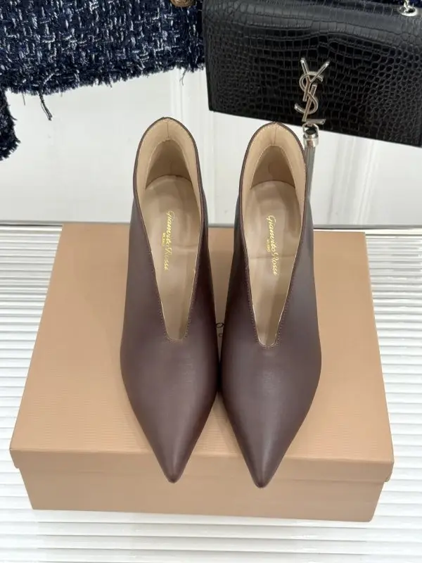 Gianvito Rossi Ботильйони на високому підборах з гострим носком — Фото 4
