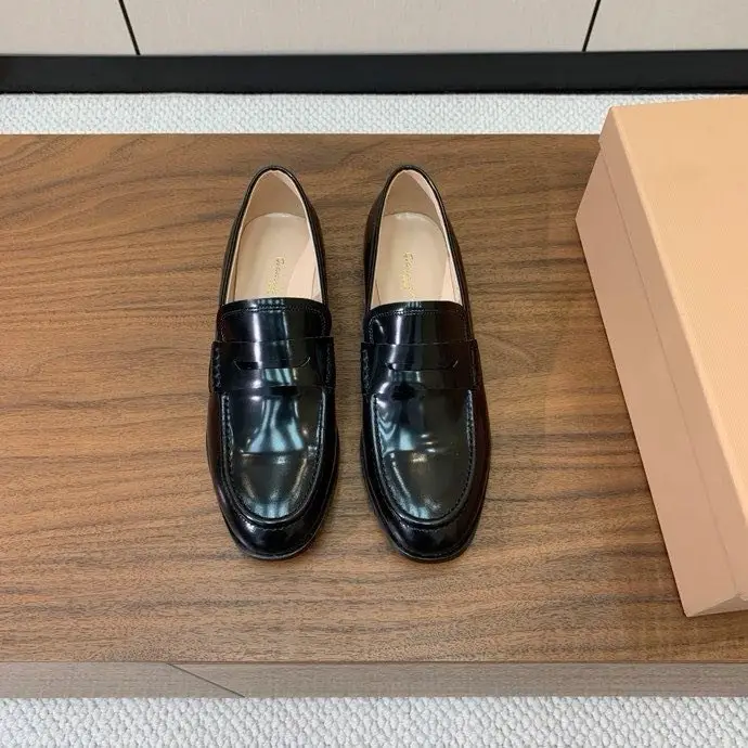 Gianvito Rossi — Лоферы женские