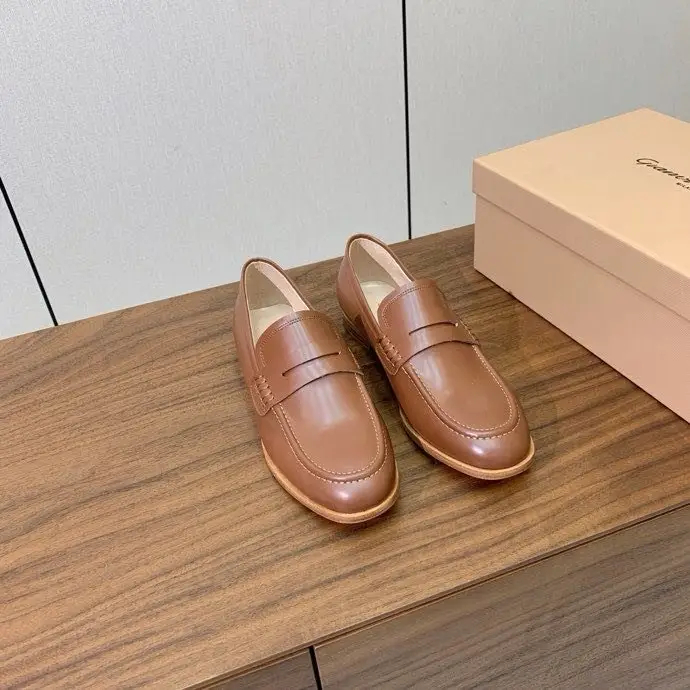 Gianvito Rossi Лоферы женские — Фото 4