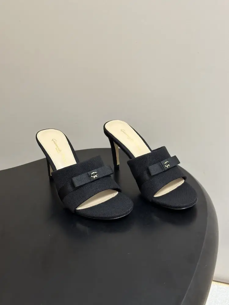 Gianvito Rossi — Sandals