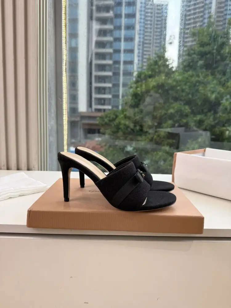 Gianvito Rossi — Босоніжки