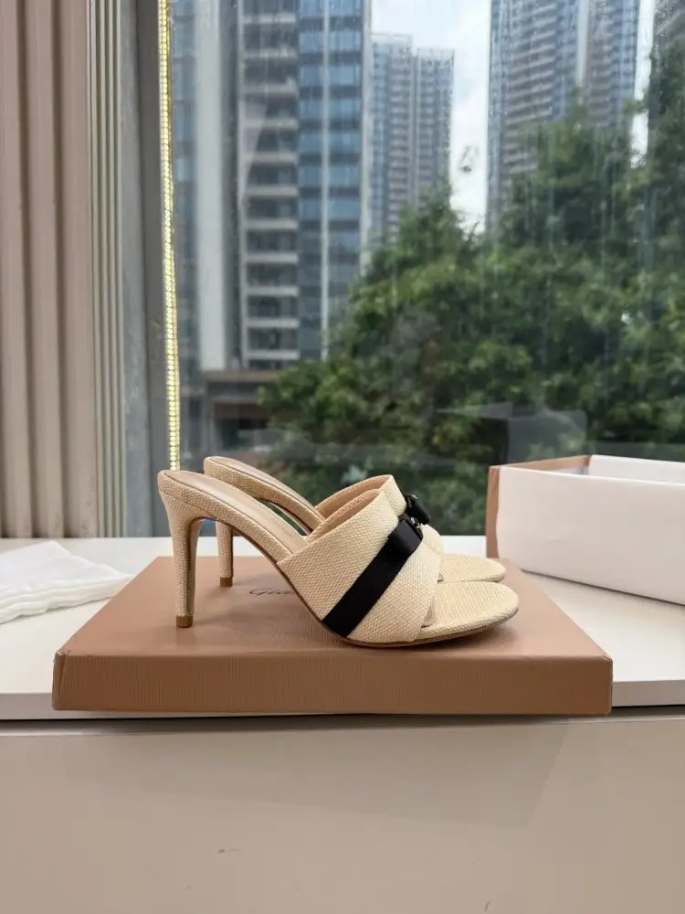 Gianvito Rossi — Босоніжки