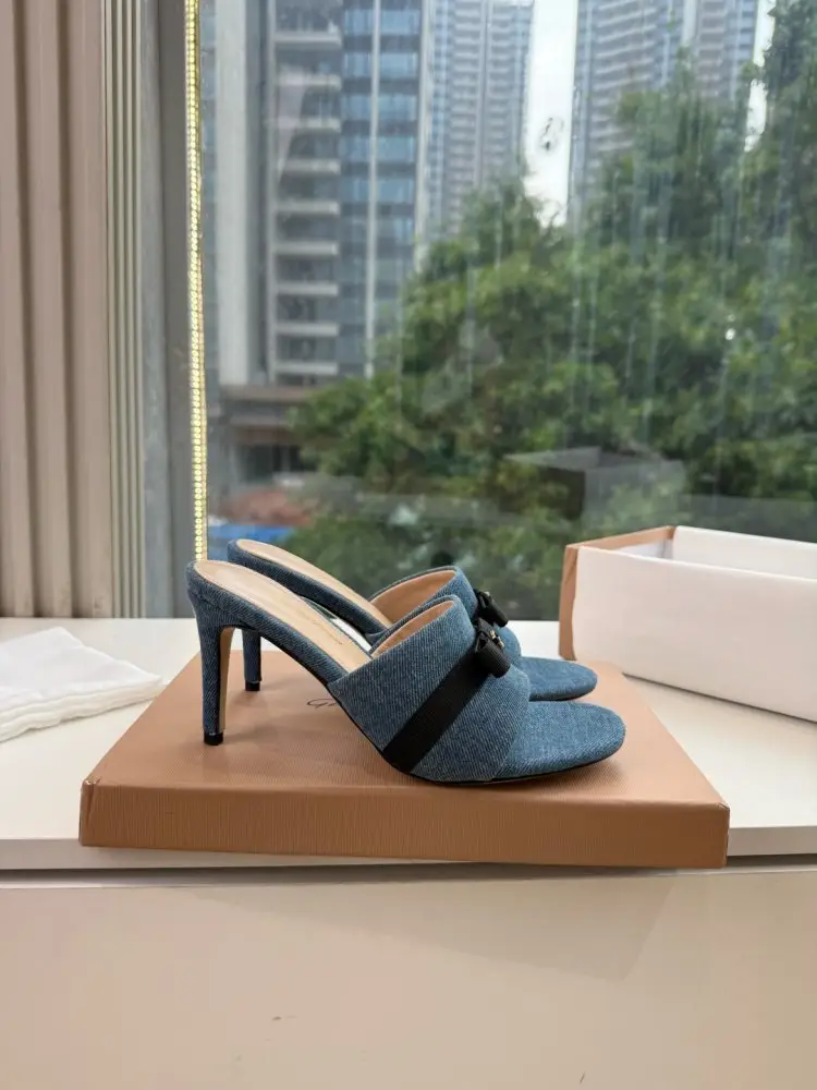 Gianvito Rossi — Босоніжки