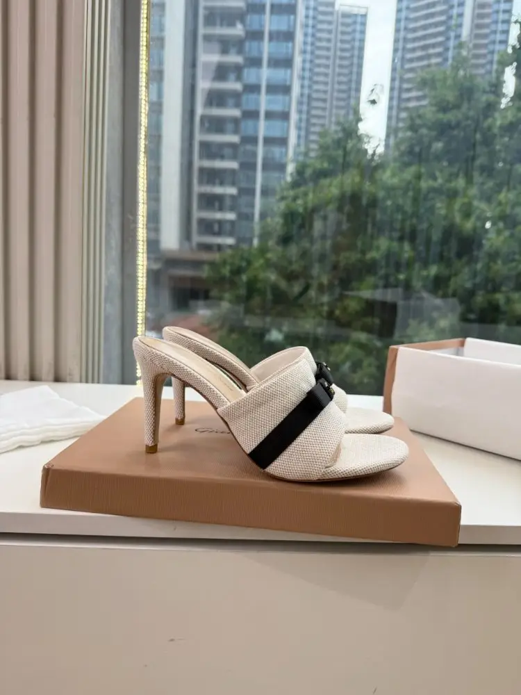 Gianvito Rossi — Босоніжки