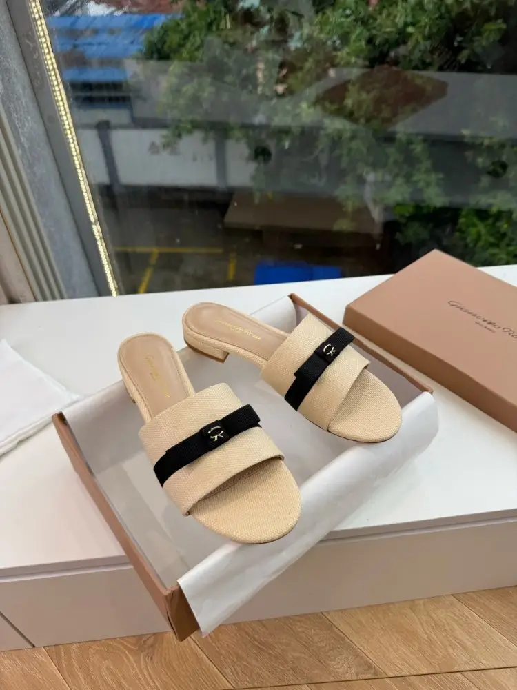 Gianvito Rossi — Шльопанці жіночі