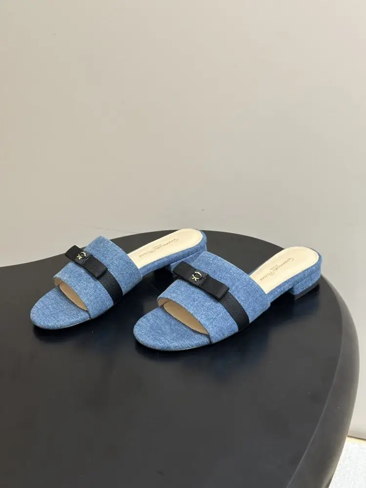 Gianvito Rossi Шльопанці жіночі — Фото 3