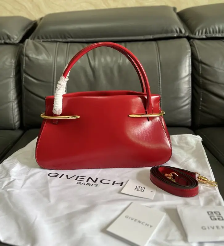 Givenchy — Сумка Pinch 28 см з золотий фурнитурой