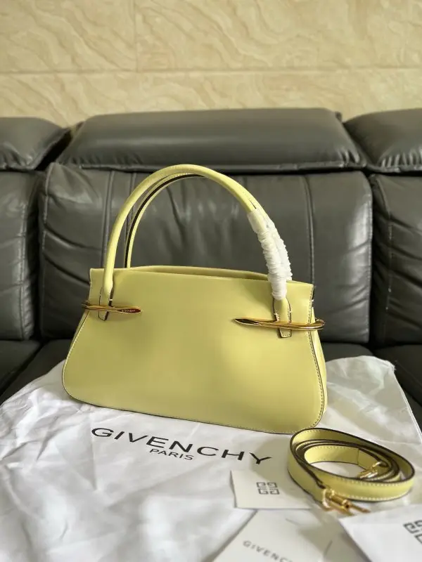 Givenchy Сумка Pinch 28 см з золотий фурнитурой — Фото 2